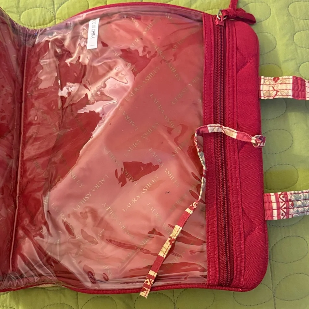 Laura Ashley Red and Cream Quilted Tote Hanging Organizer